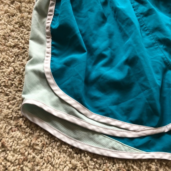 Nike Dri-Fit Women's Athletic Shorts Size M - Picture 4 of 10